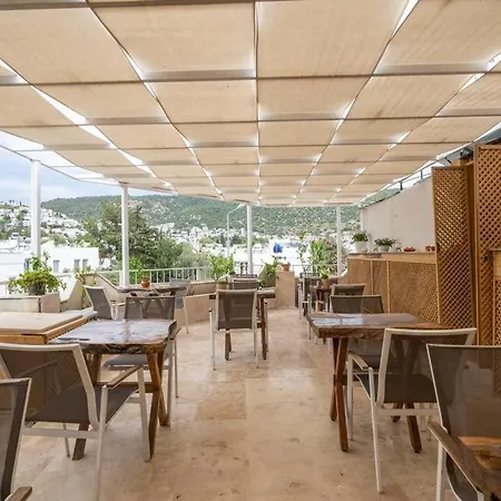 Mucho Boutique Hotell *